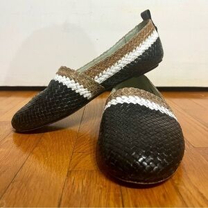 HOUSE OF HARLOW 1960 Kye Black Mint Woven Flats Size 37 / 6.5-7 US